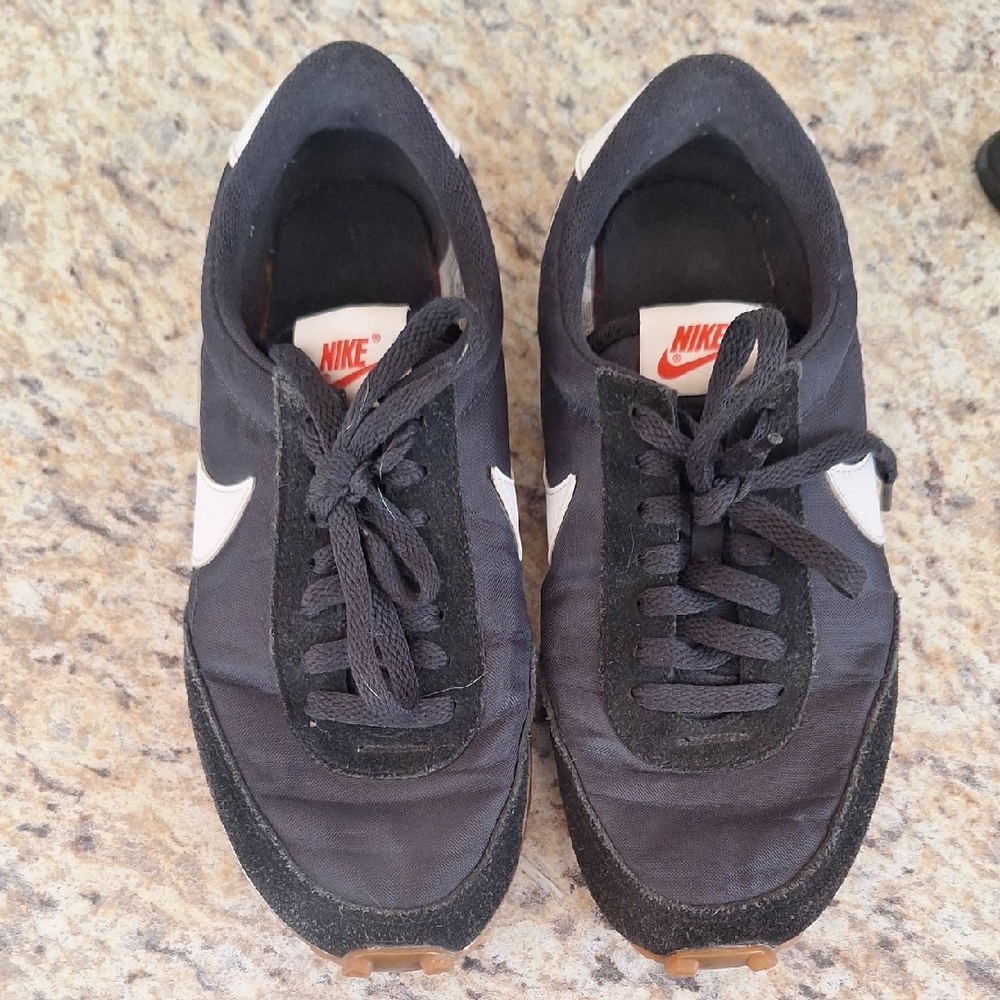 Nike Navy Blue And White Volleyball Shoes